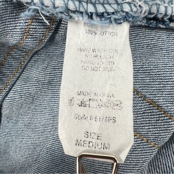 Montrez Scalloped Hem Jean Shorts Size Medium Women’s - Picture 4 of 5